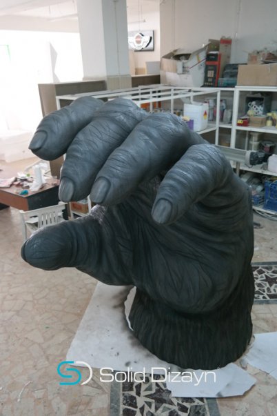 GORİL ELİ HEYKELİ