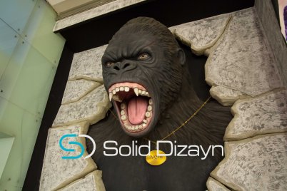 STRAFOR GORİL HEYKELİ